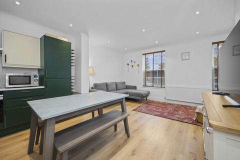 2 bedroom flat for sale, Courtview House, East Molesey, KT8
