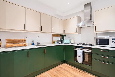 2 bedroom flat for sale, Courtview House, East Molesey, KT8