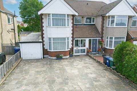 Broadfields Avenue, Edgware, HA8