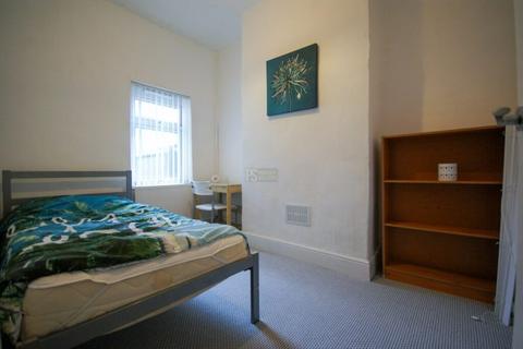 3 bedroom terraced house to rent, Gleave Road, Birmingham B29
