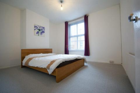 3 bedroom terraced house to rent, Gleave Road, Birmingham B29