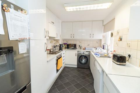 2 bedroom apartment for sale, Stonegrove, Edgware, HA8
