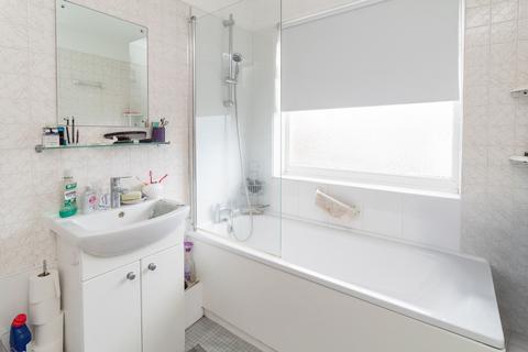 2 bedroom apartment for sale, Stonegrove, Edgware, HA8