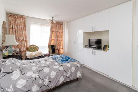 2 bedroom apartment for sale, Stonegrove, Edgware, HA8