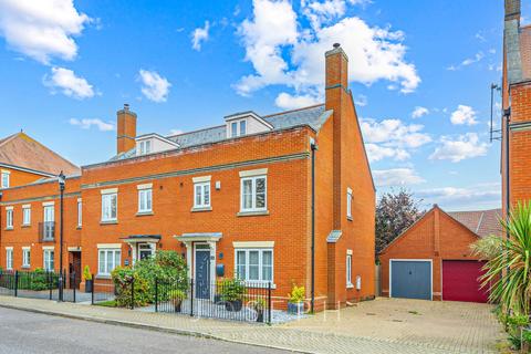 4 bedroom semi-detached house for sale, Mansbrook Boulevard, Ipswich, IP3