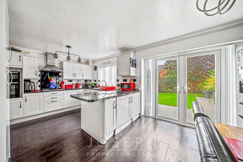 4 bedroom semi-detached house for sale, Mansbrook Boulevard, Ipswich, IP3