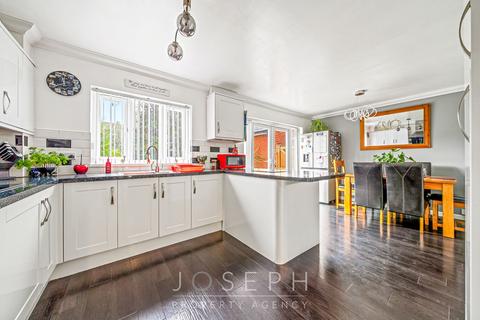 4 bedroom semi-detached house for sale, Mansbrook Boulevard, Ipswich, IP3