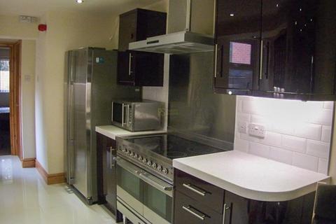 6 bedroom terraced house to rent, Hubert Road, Birmingham B29