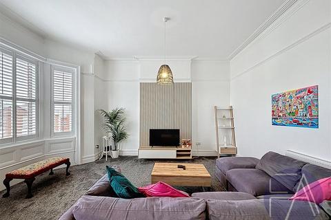 3 bedroom apartment to rent, Aughton Road, Southport PR8