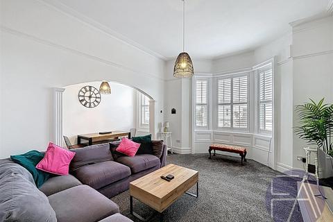3 bedroom apartment to rent, Aughton Road, Southport PR8