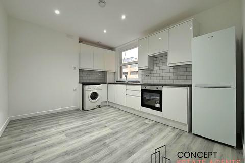 3 bedroom apartment to rent, Walworth Road, London, SE17