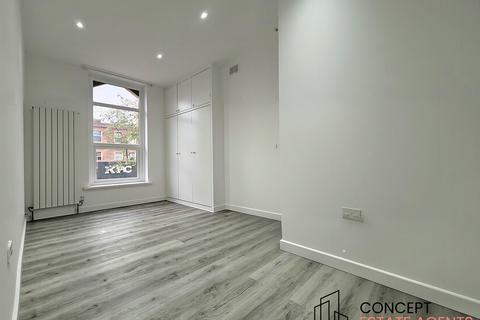 3 bedroom apartment to rent, Walworth Road, London, SE17