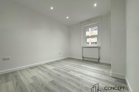 3 bedroom apartment to rent, Walworth Road, London, SE17