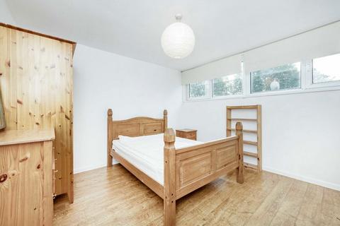 3 bedroom house to rent, Blenheim Gardens, London SW2