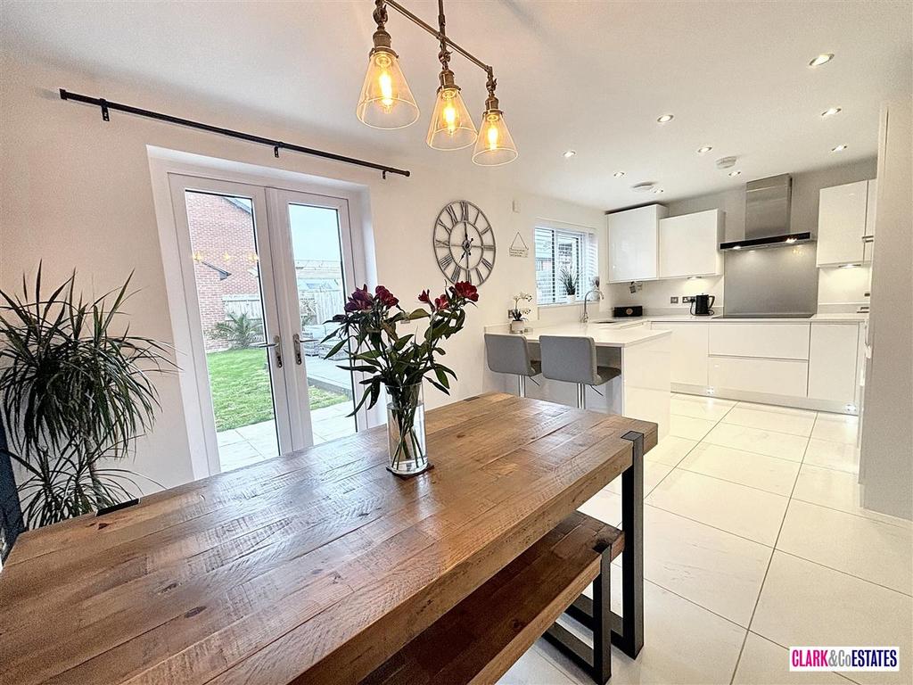 Kitchen diner
