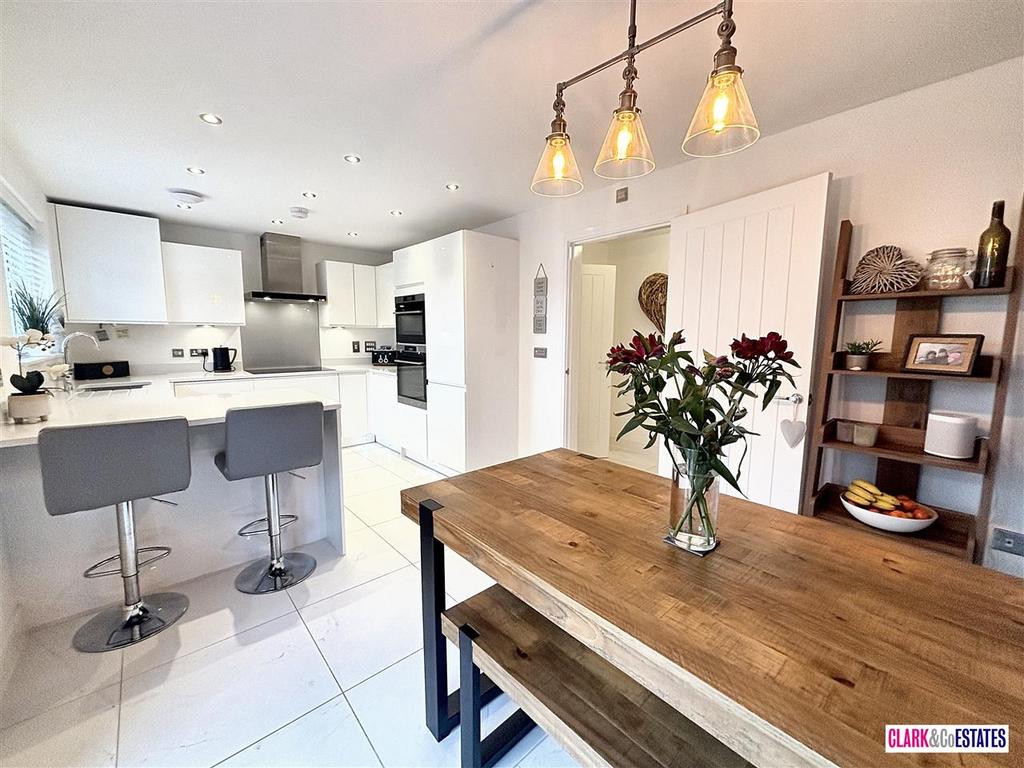 Kitchen diner