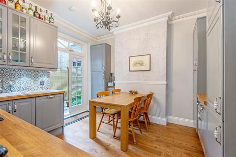 91a College Place, London, NW1 0DR