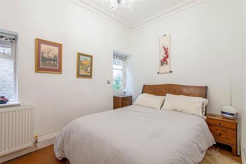 91a College Place, London, NW1 0DR