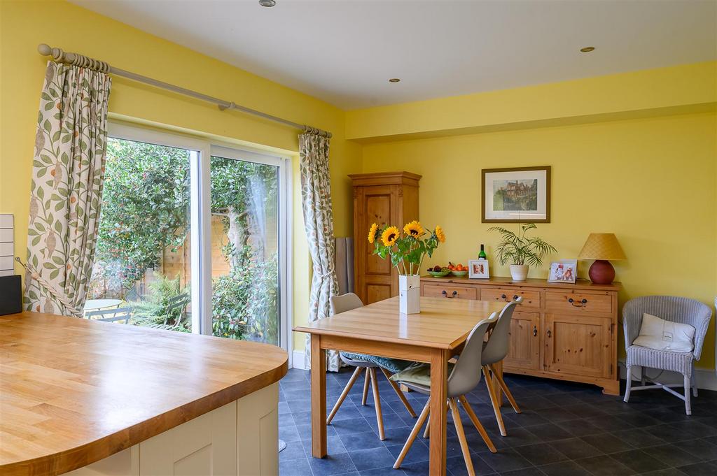 Kitchen dining room