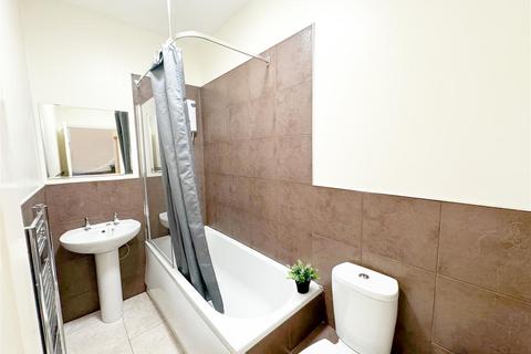 5 bedroom house to rent, Helmsley Road, Newcastle Upon Tyne