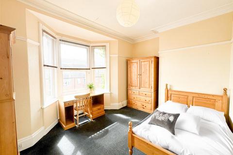 5 bedroom house to rent, Helmsley Road, Newcastle Upon Tyne