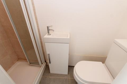 2 bedroom flat to rent, London Road, Isleworth, TW7