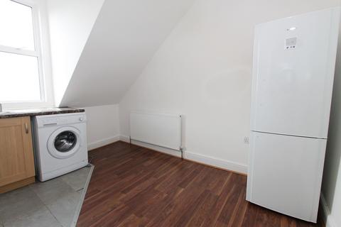 2 bedroom flat to rent, London Road, Isleworth, TW7