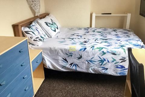 6 bedroom terraced house to rent, Heeley Road, Birmingham B29