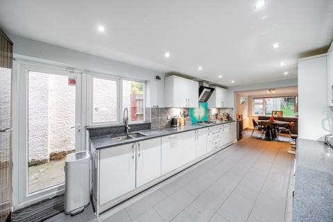 51 Markfield Road, Caterham, CR3 6RQ