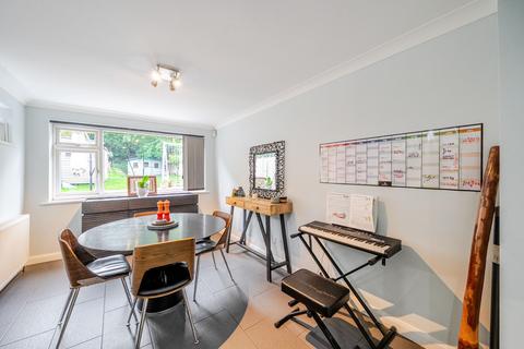 51 Markfield Road, Caterham, CR3 6RQ