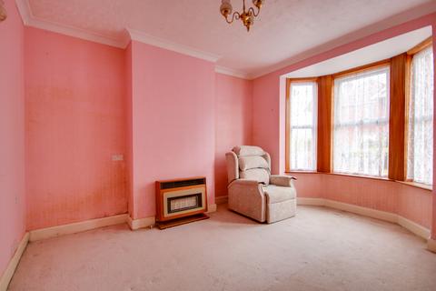 3 bedroom semi-detached house for sale, BITTERNE PARK! NO FORWARD CHAIN! POTENTIAL TO IMPROVE!