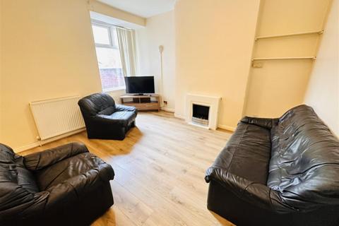 4 bedroom terraced house to rent, Great Western Street, Manchester