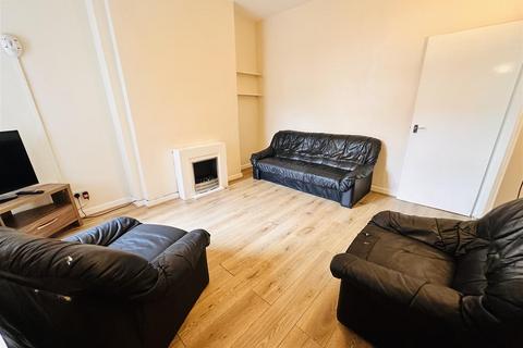 4 bedroom terraced house to rent, Great Western Street, Manchester