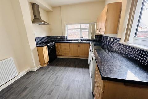 4 bedroom terraced house to rent, Great Western Street, Rusholme, Manchester