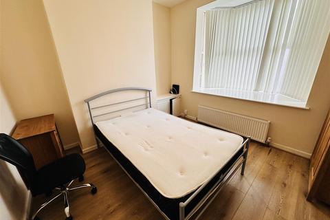 4 bedroom terraced house to rent, Great Western Street, Rusholme, Manchester