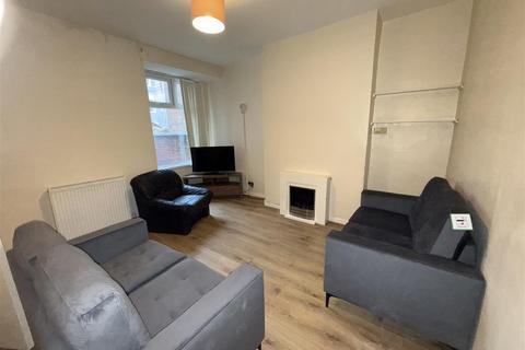 4 bedroom terraced house to rent, Great Western Street, Rusholme, Manchester