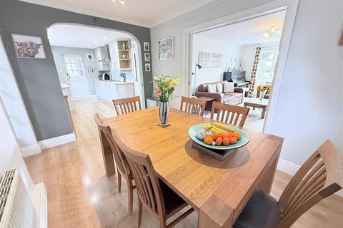 4 bedroom detached house for sale, Park Road, Barnstone
