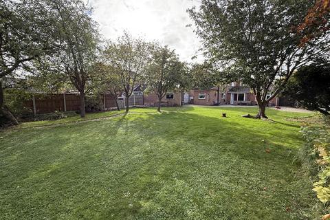 4 bedroom detached house for sale, Park Road, Barnstone