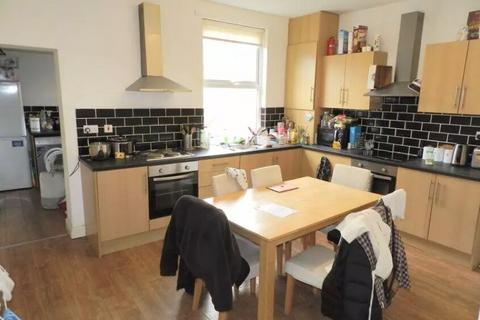 7 bedroom terraced house to rent, Chestnut Avenue, Leeds LS6