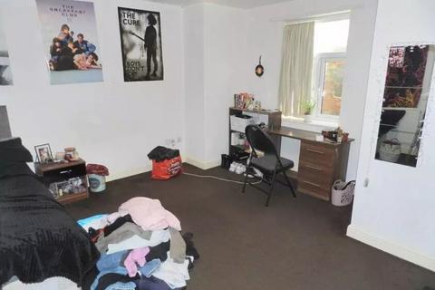 7 bedroom terraced house to rent, Chestnut Avenue, Leeds LS6