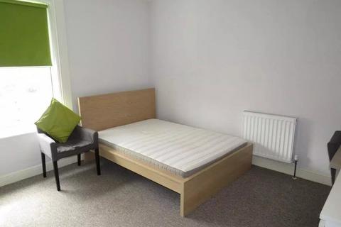 4 bedroom terraced house to rent, Royal Park Road, Leeds LS6