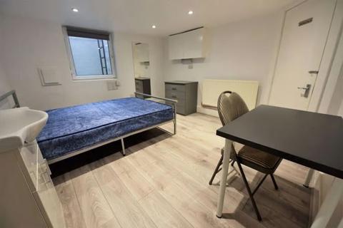 6 bedroom terraced house to rent, Beamsley Mount, Leeds LS6