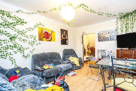 6 bedroom terraced house to rent, Rigby Road, Hampshire SO17