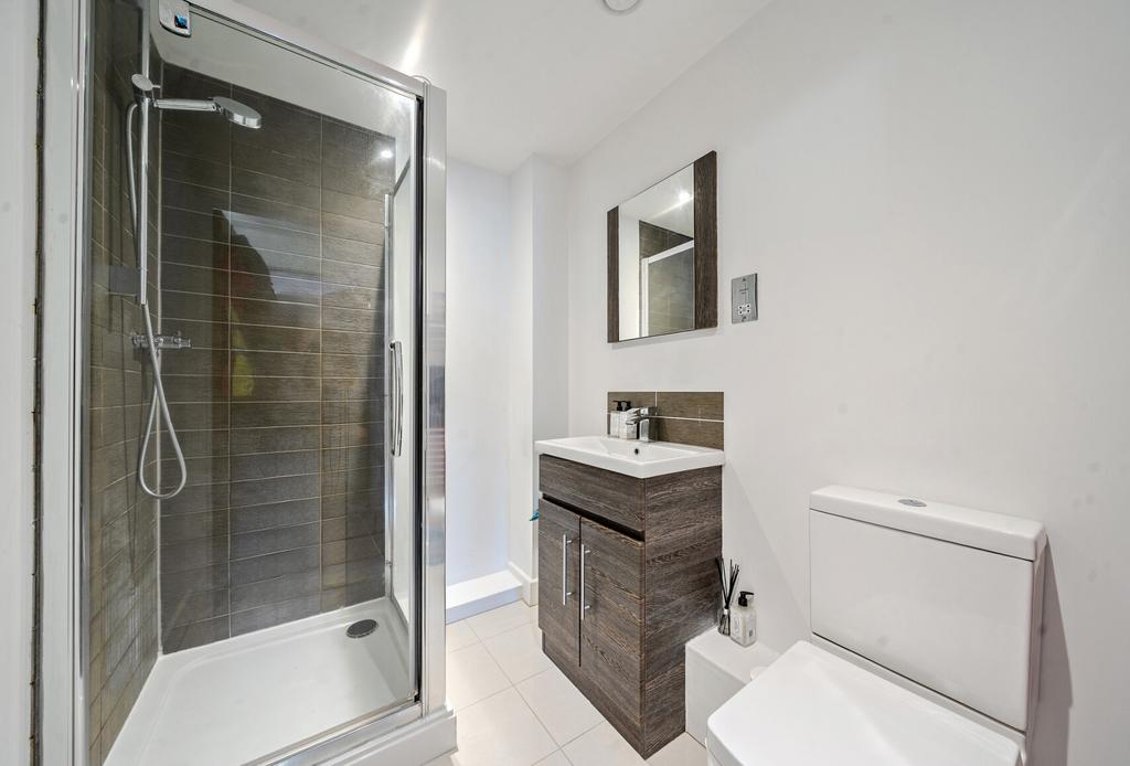 1364990-4-68e7ba4...