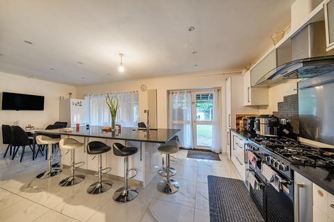 5 bedroom detached house for sale, Kings Drive, Edgware, Greater London. HA8 8EE