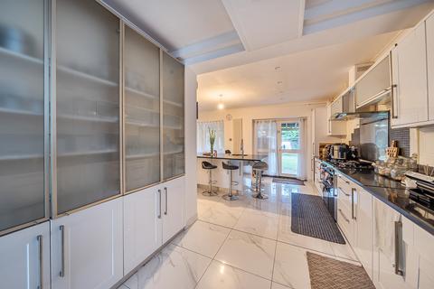 5 bedroom detached house for sale, Kings Drive, Edgware, Greater London. HA8 8EE