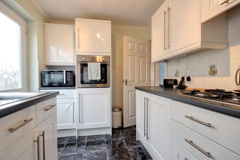 2 bedroom semi-detached bungalow for sale, Scarrington Crescent, Hull
