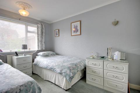 2 bedroom semi-detached bungalow for sale, Scarrington Crescent, Hull
