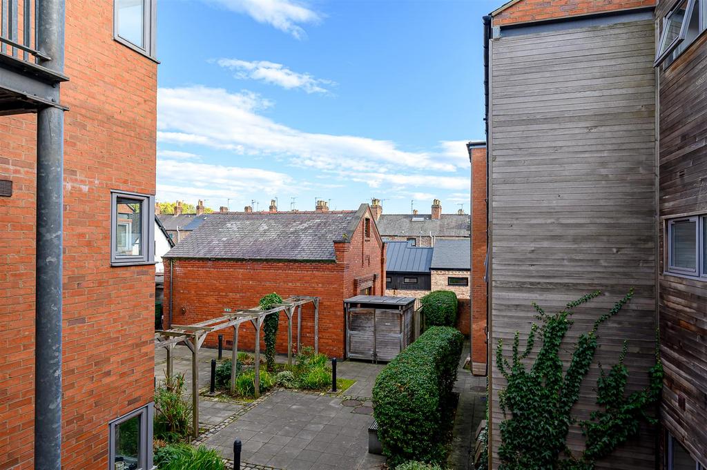 Courtyard garden
