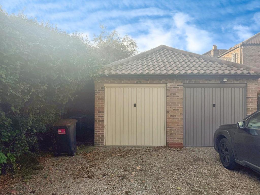 07e15a41-garage.jpg